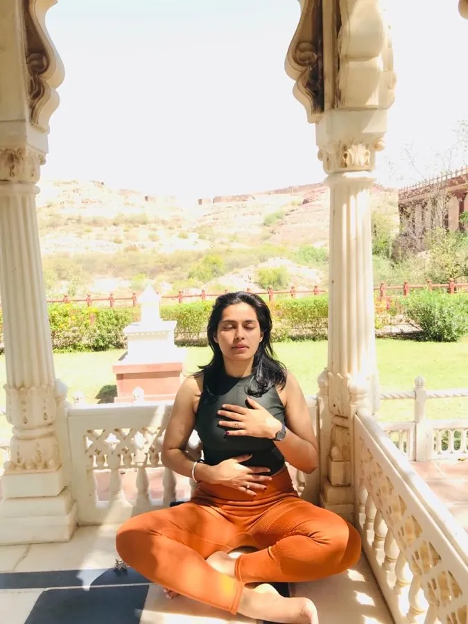Tamanna in a meditative breathing practice